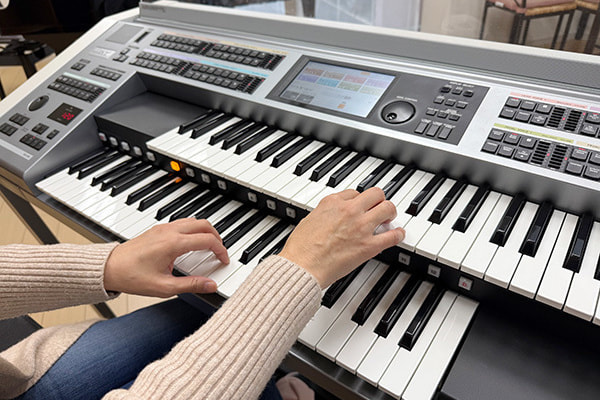 富士市のおすすめ音楽教室、ウスイ音楽教室のエレクトーンのレッスン・こどもに人気のエレクトーンのレッスンです。