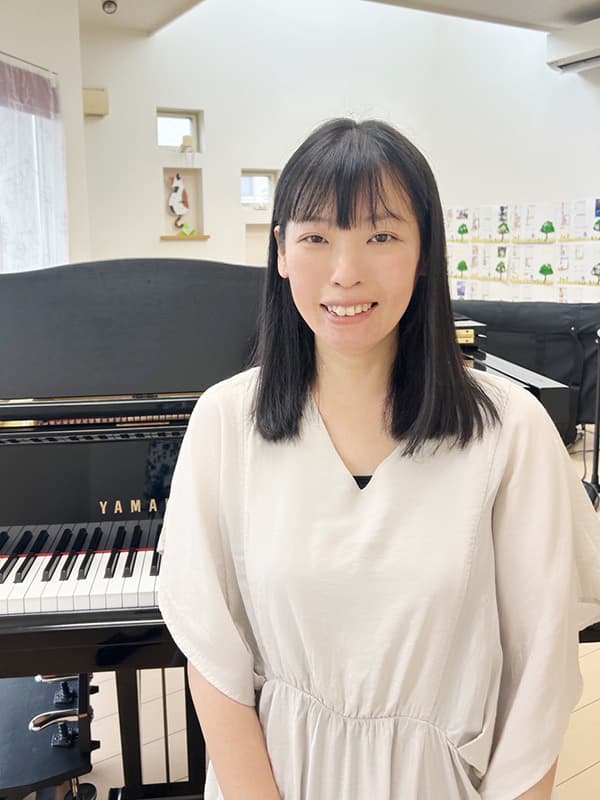 富士市のおすすめ音楽教室、ウスイ音楽教室のピアノの先生、望月静香先生