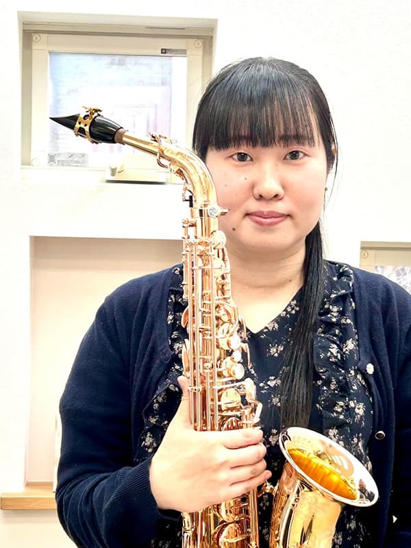 富士市ウスイ音楽教室のサックス・志村さやか先生
